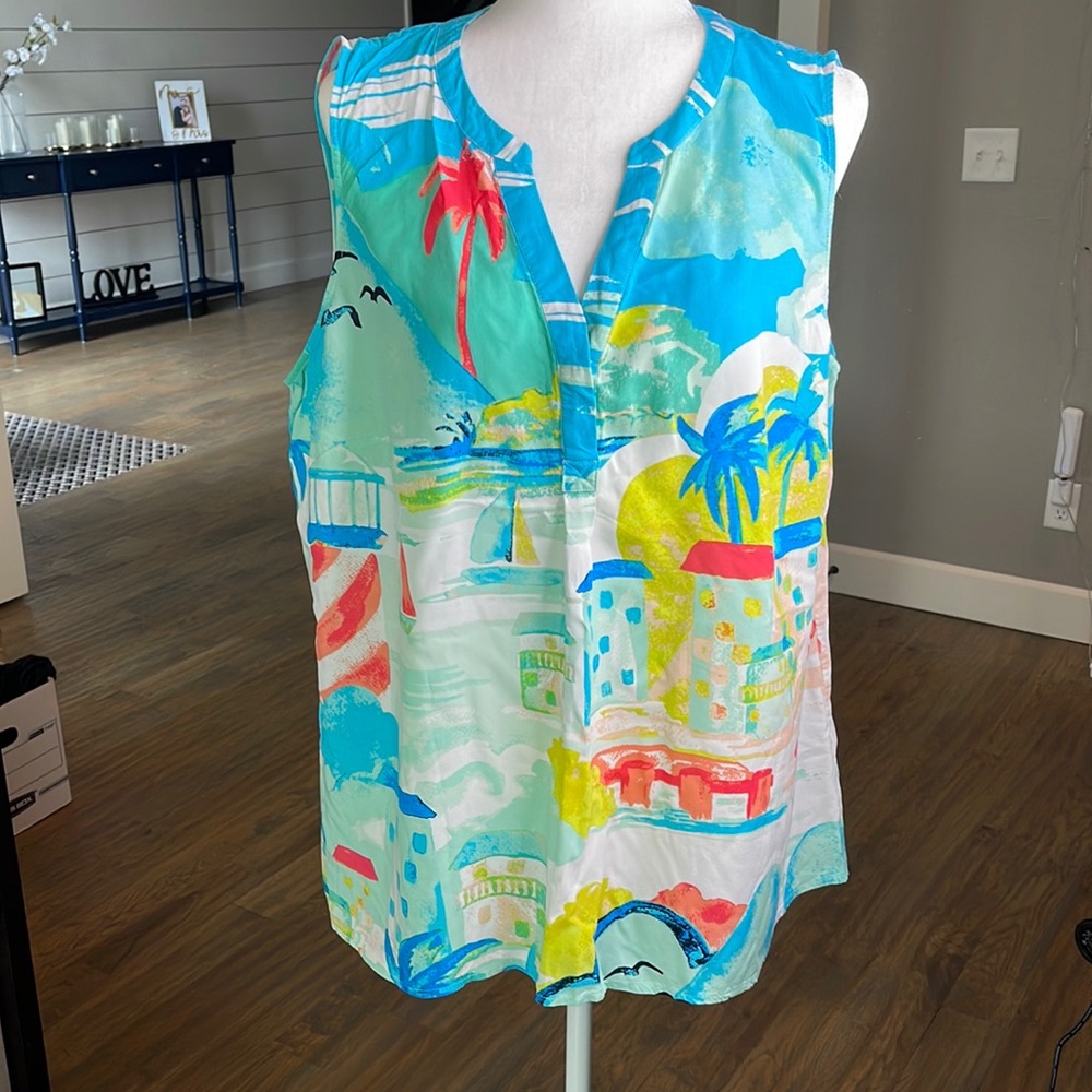 Perfect for the beach!! You just need a drink to compliment this top perfectly!